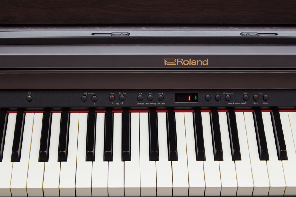 Bàn phím Ivory Feel PHA-4 cho phép bạn thực hiện các kỹ thuật truyền thống như một nghệ sĩ piano acoustic thực thụ.